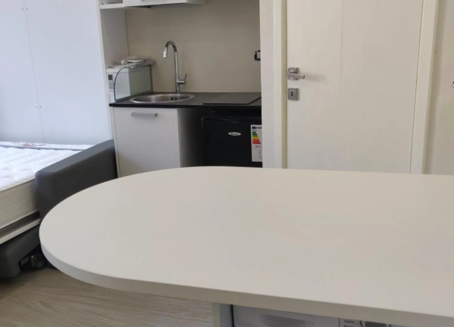 Una Finestra Speciale Su Palazzo Rosso. Monolocale Genoa Apartment