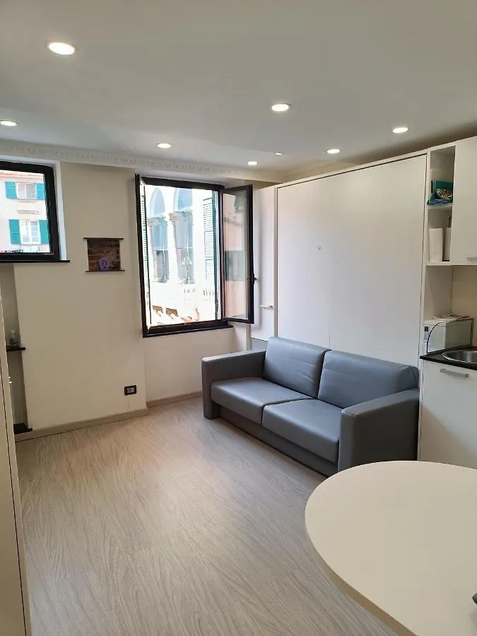 Apartment Una Finestra Speciale Su Palazzo Rosso. Monolocale Genoa Italy